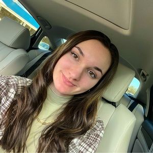 Meet your Posher, Adia